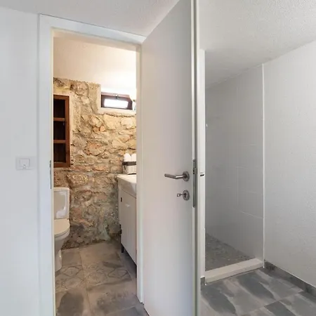2 Bedroom Awesome In Donji Prolozac Juricici