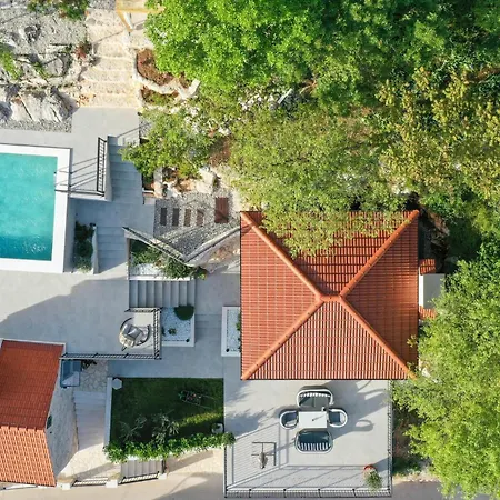 2 Bedroom Awesome In Donji Prolozac Juricici